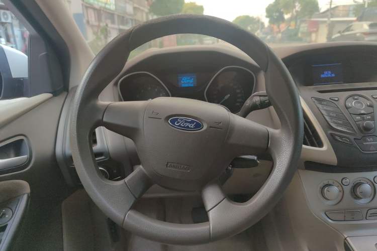Used Ford Focus 2012 Sedan 1.6L Automatic Comfort Model Steering Wheel