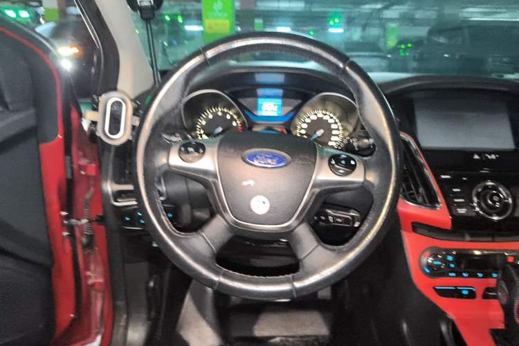 Used Ford Focus 2012 Hatchback 1.6L Automatic Fashion Edition Steering Wheel