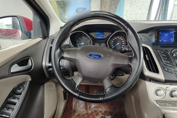 Used Ford Focus 2012 Sedan 1.6L Automatic Comfort Model Steering Wheel