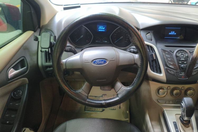 Used Ford Focus 2012 Sedan 1.6L Automatic Comfort Model Steering Wheel