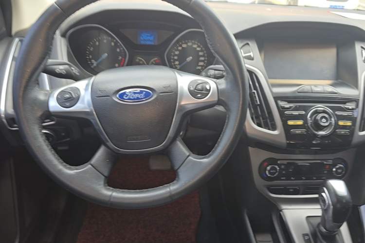 Used Ford Focus 2012 Sedan 1.6L Automatic Fashion Edition Steering Wheel