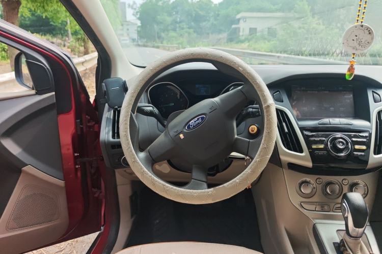 Used Ford Focus 2012 Sedan 1.6L Automatic Comfort Model Steering Wheel