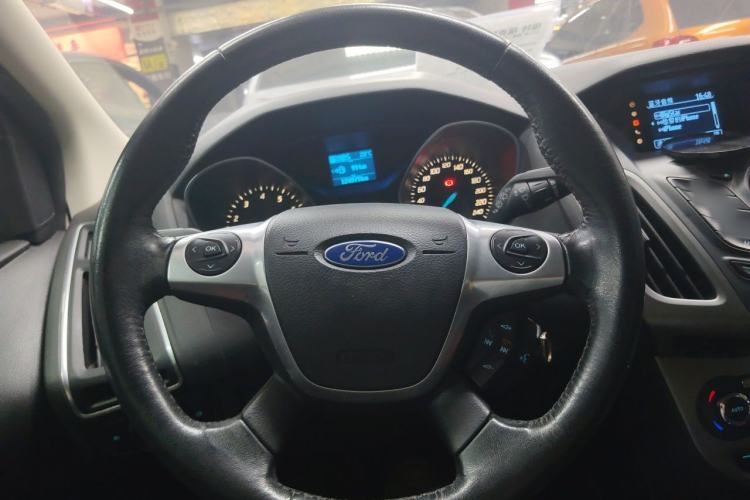 Used Ford Focus 2012 Hatchback 1.6L Automatic Fashion Edition Steering Wheel