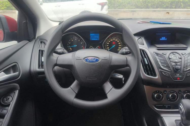 Used Ford Focus 2012 Hatchback 1.6L Automatic Comfort Model Steering Wheel