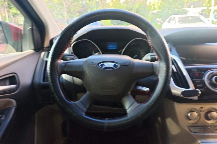 Used Ford Focus 2012 Sedan 1.6L Automatic Comfort Model Steering Wheel