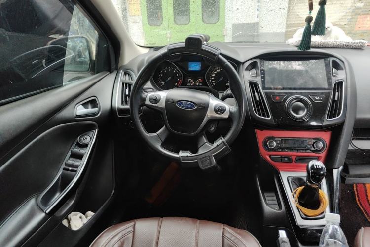 Used Ford Focus 2012 Sedan 1.6L Manual Fashion Edition Steering Wheel