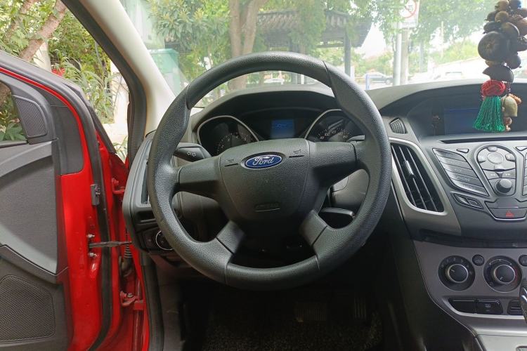 Used Ford Focus 2012 Hatchback 1.6L Automatic Comfort Model Steering Wheel