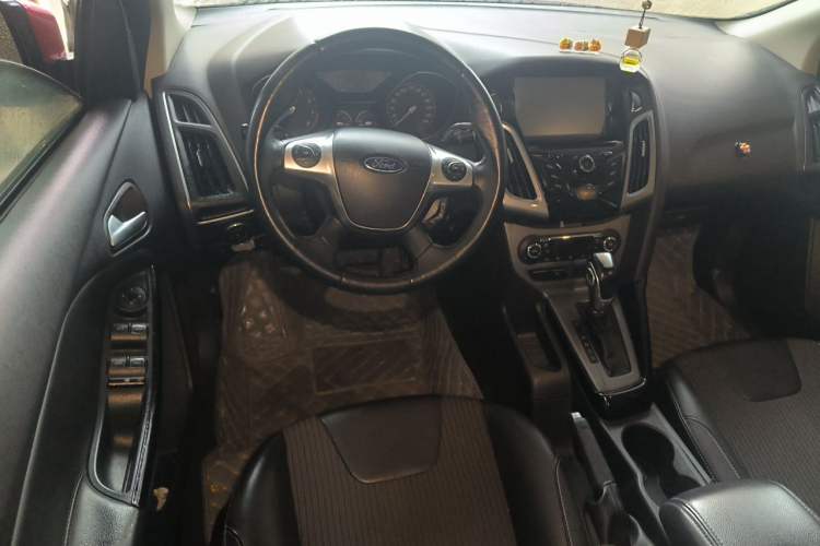 Used Ford Focus 2012 Hatchback 1.6L Automatic Fashion Edition Steering Wheel