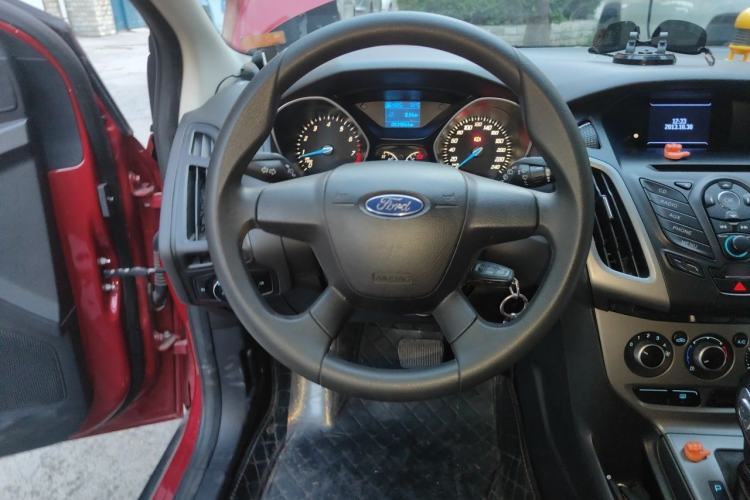 Used Ford Focus 2012 Hatchback 1.6L Automatic Comfort Model Steering Wheel