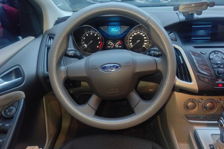 Used Ford Focus 2012 Sedan 1.6L Automatic Comfort Model Steering Wheel