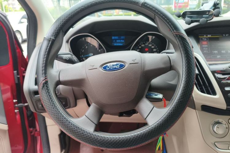 Used Ford Focus 2012 Sedan 1.6L Automatic Comfort Model Steering Wheel