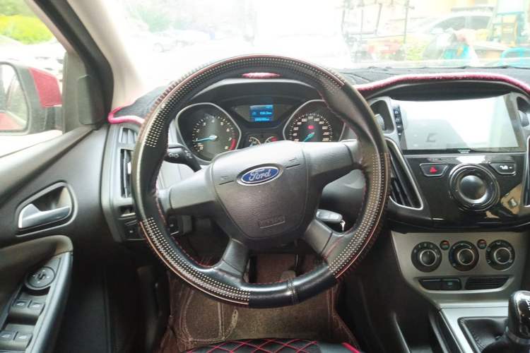 Used Ford Focus 2012 Hatchback 1.6L Manual Comfort Model Steering Wheel