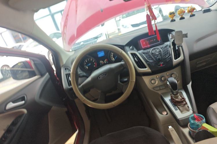 Used Ford Focus 2012 Sedan 1.6L Automatic Comfort Model Steering Wheel