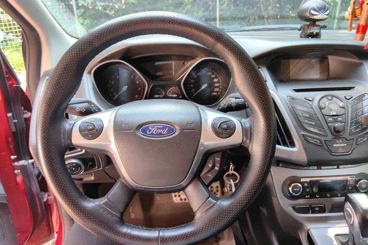 Used Ford Focus 2012 Hatchback 1.6L Automatic Fashion Edition Steering Wheel