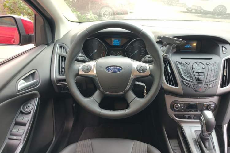 Used Ford Focus 2012 Hatchback 1.6L Automatic Fashion Edition Steering Wheel