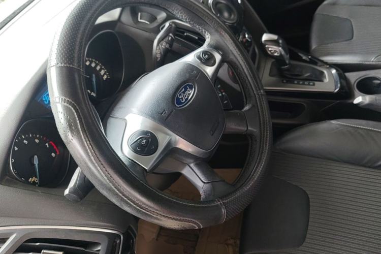 Used Ford Focus 2012 Hatchback 1.6L Automatic Fashion Edition Steering Wheel
