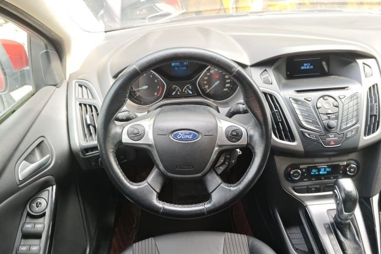 Used Ford Focus 2012 Hatchback 1.6L Automatic Fashion Edition Steering Wheel