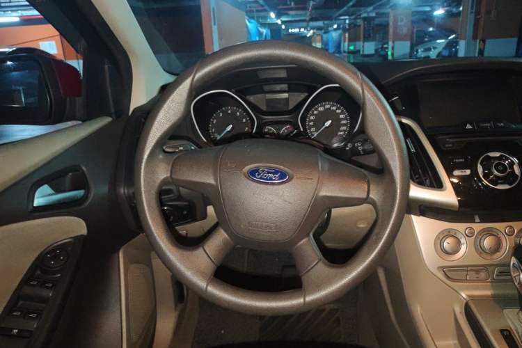 Used Ford Focus 2012 Sedan 1.6L Automatic Comfort Model Steering Wheel