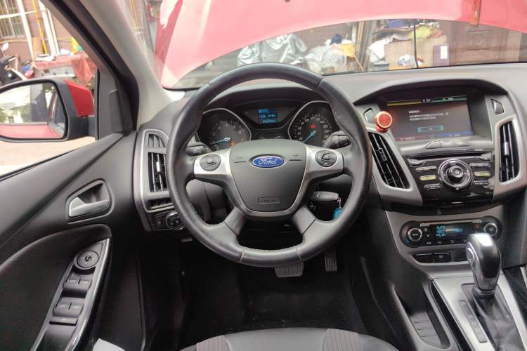 Used Ford Focus 2012 Hatchback 1.6L Automatic Fashion Edition Steering Wheel