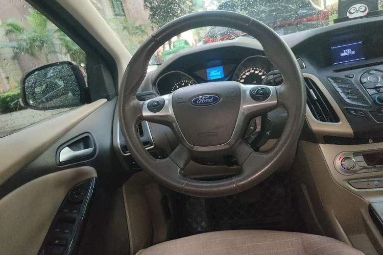 Used Ford Focus 2012 Hatchback 1.6L Automatic Fashion Edition Steering Wheel