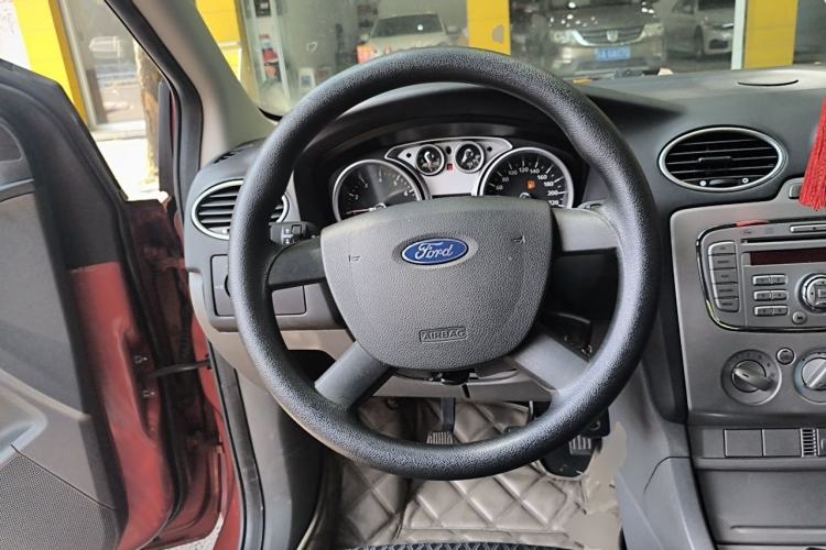 Used Ford Focus 2012 Sedan Classic 1.8L Automatic Base Model Steering Wheel