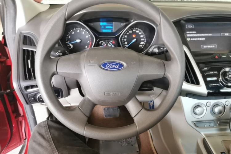 Used Ford Focus 2012 Sedan 1.6L Automatic Comfort Model Steering Wheel