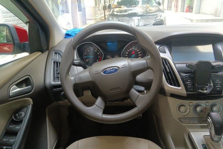 Used Ford Focus 2012 Sedan 1.6L Automatic Comfort Model Steering Wheel