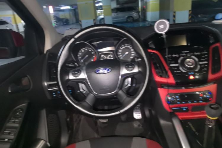 Used Ford Focus 2012 Hatchback 2.0L Manual Luxury Sport Model Steering Wheel
