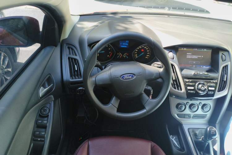 Used Ford Focus 2012 Hatchback 1.6L Manual Comfort Model Steering Wheel