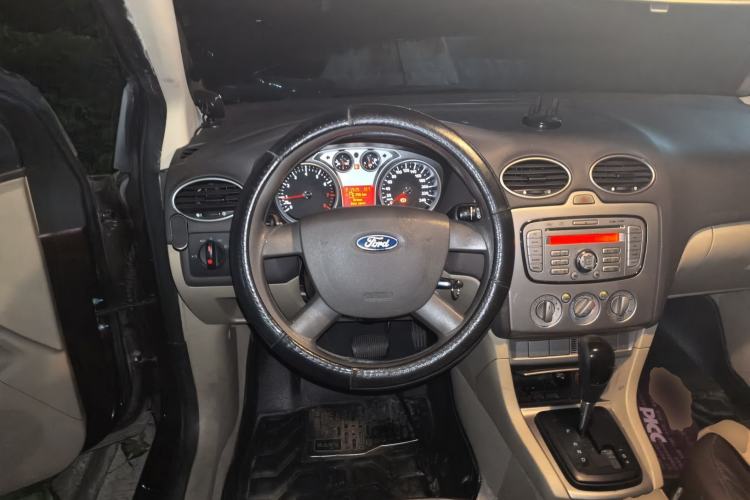 Used Ford Focus 2012 Sedan Classic 1.8L Automatic Base Model Steering Wheel