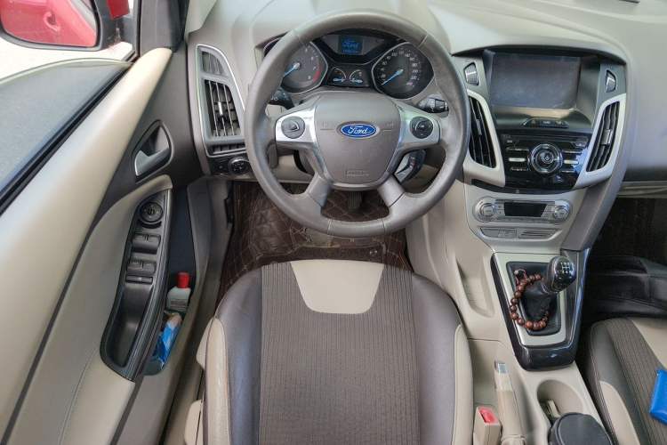 Used Ford Focus 2012 Sedan 1.6L Manual Fashion Edition Steering Wheel