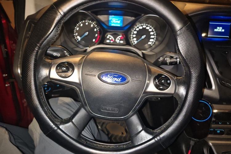 Used Ford Focus 2012 Sedan 1.6L Manual Fashion Edition Steering Wheel