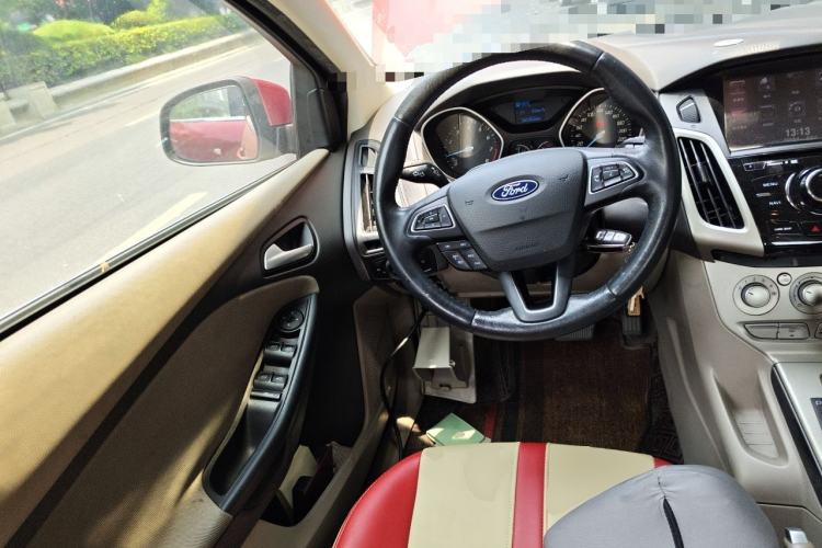 Used Ford Focus 2012 Sedan 1.6L Automatic Comfort Model Steering Wheel