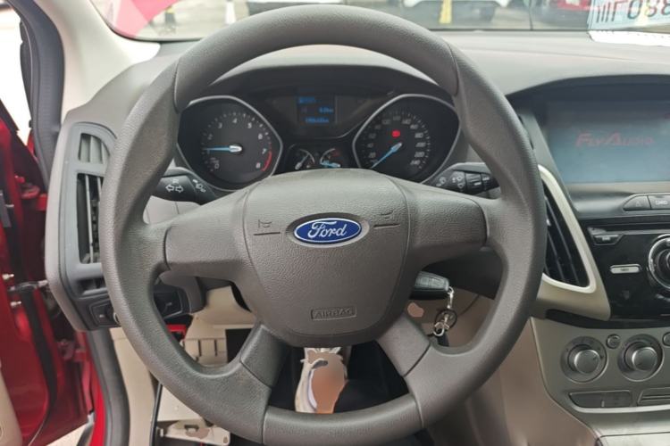 Used Ford Focus 2012 Sedan 1.6L Automatic Comfort Model Steering Wheel