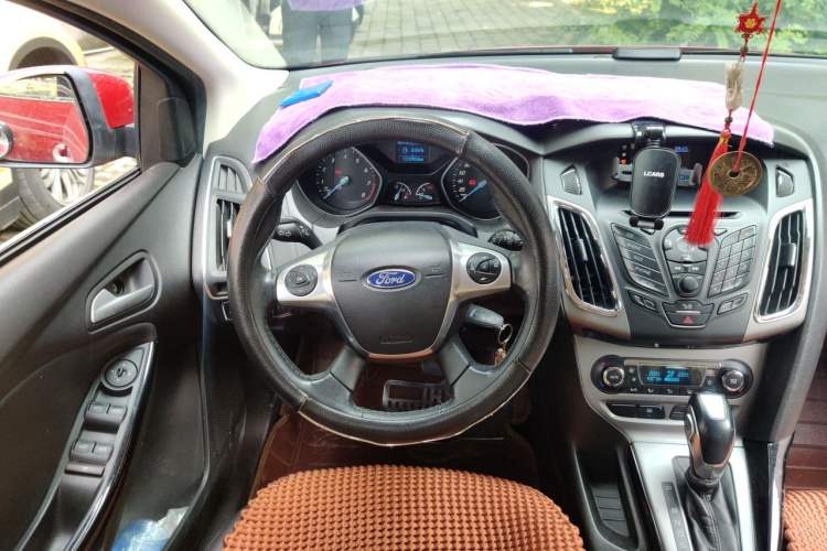 Used Ford Focus 2012 Hatchback 1.6L Automatic Fashion Edition Steering Wheel