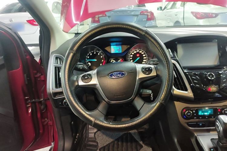 Used Ford Focus 2012 Hatchback 1.6L Automatic Fashion Edition Steering Wheel
