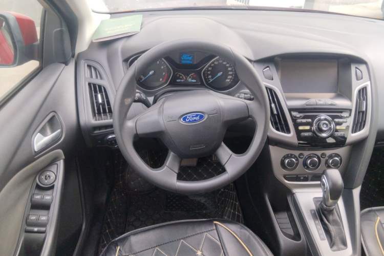 Used Ford Focus 2012 Hatchback 1.6L Automatic Comfort Model Steering Wheel