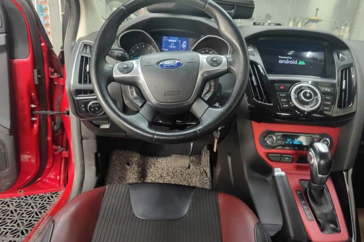 Used Ford Focus 2012 Hatchback 2.0L Automatic Luxury Sport Model Steering Wheel