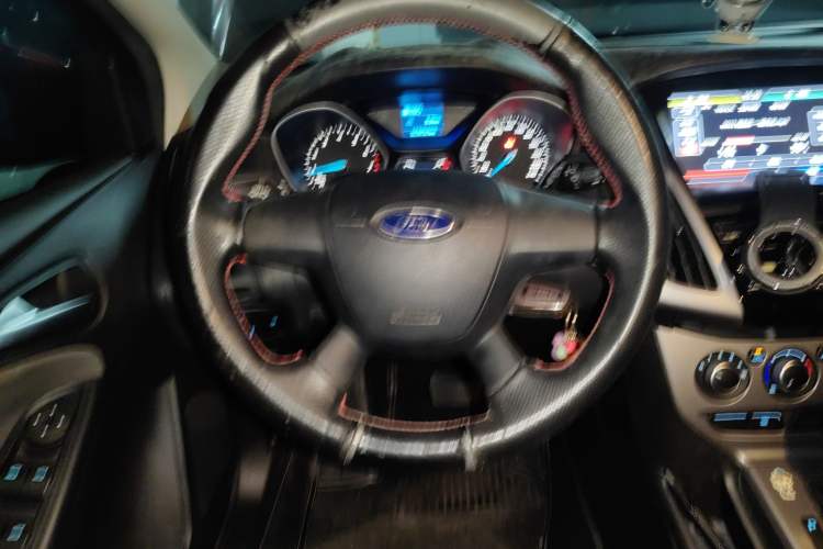 Used Ford Focus 2012 Hatchback 1.6L Automatic Comfort Model Steering Wheel