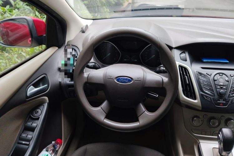 Used Ford Focus 2012 Sedan 1.6L Automatic Comfort Model Steering Wheel