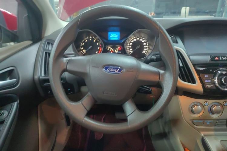 Used Ford Focus 2012 Sedan 1.6L Automatic Comfort Model Steering Wheel