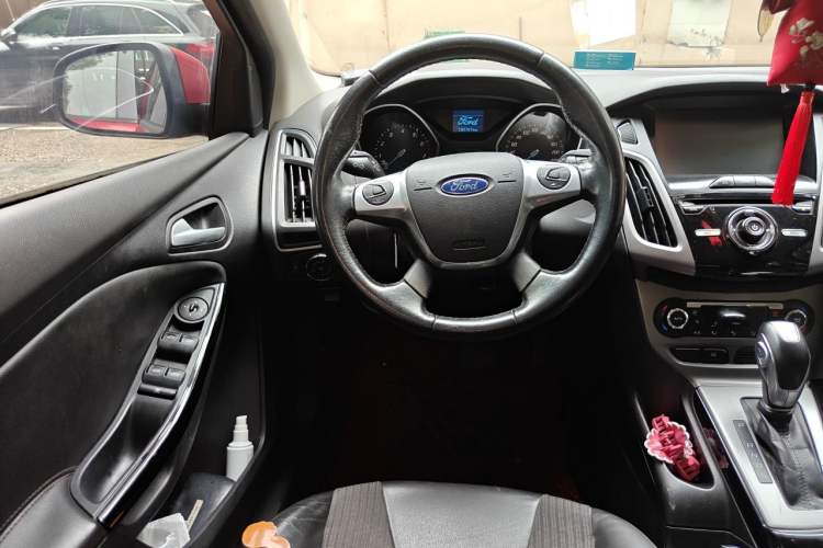Used Ford Focus 2012 Hatchback 1.6L Automatic Fashion Edition Steering Wheel