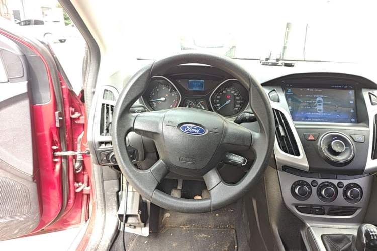 Used Ford Focus 2012 Hatchback 1.6L Manual Comfort Model Steering Wheel