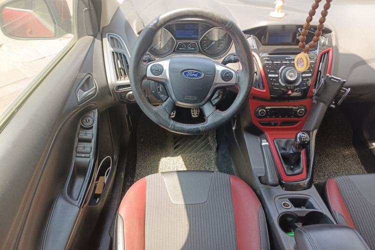 Used Ford Focus 2012 Hatchback 2.0L Manual Luxury Sport Model Steering Wheel