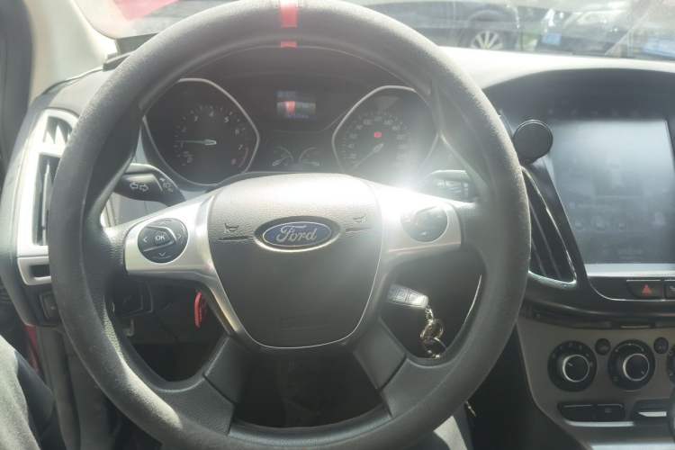 Used Ford Focus 2012 Hatchback 1.6L Automatic Comfort Model Steering Wheel