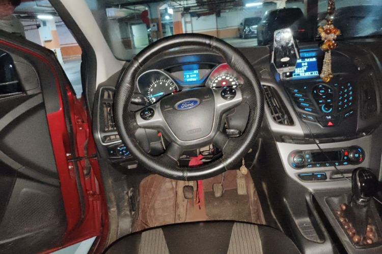 Used Ford Focus 2012 Sedan 1.6L Manual Fashion Edition Steering Wheel
