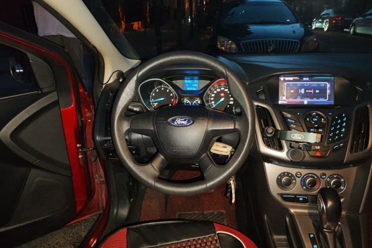 Used Ford Focus 2012 Hatchback 1.6L Automatic Comfort Model Steering Wheel