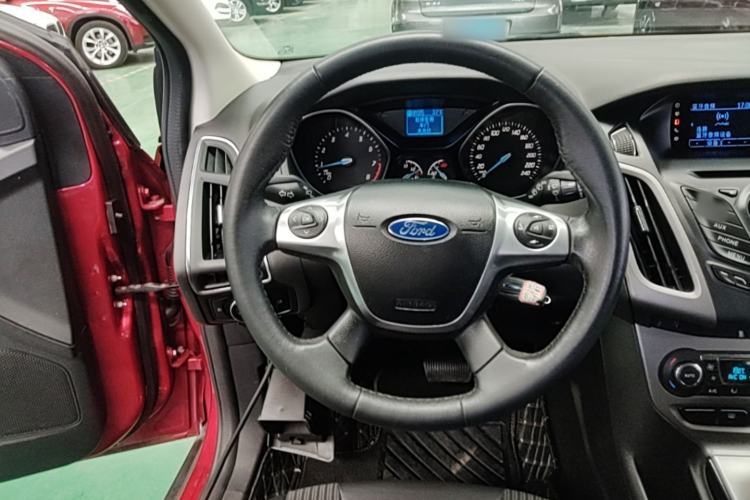 Used Ford Focus 2012 Hatchback 1.6L Automatic Fashion Edition Steering Wheel