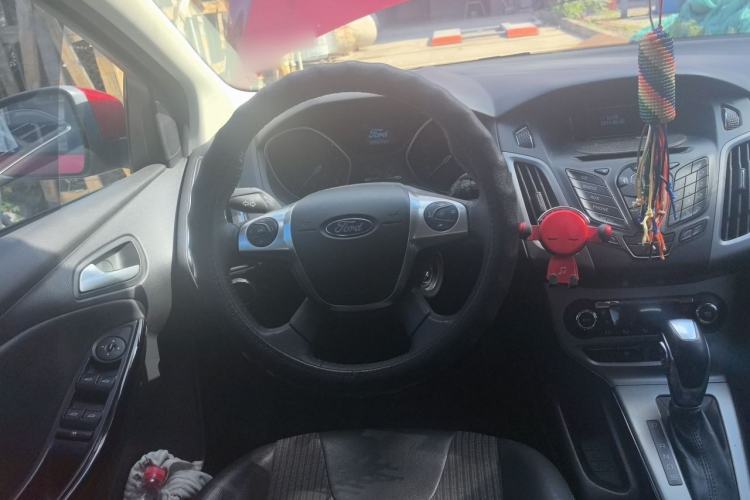 Used Ford Focus 2012 Hatchback 1.6L Automatic Fashion Edition Steering Wheel