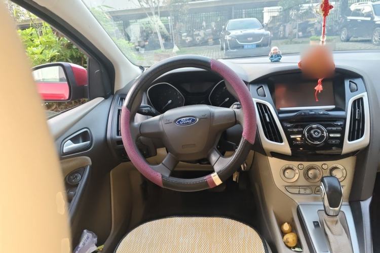 Used Ford Focus 2012 Sedan 1.6L Automatic Comfort Model Steering Wheel